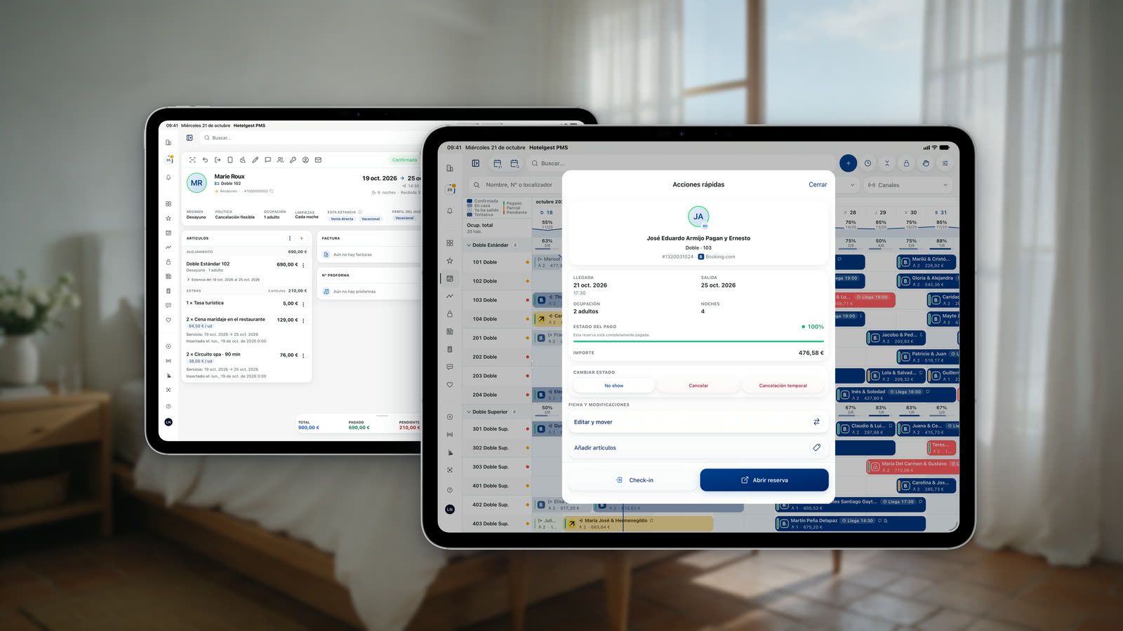 Dos iPad: la reserva entera en una pantalla y la ventana de Acciones rápidas a dos columnas sobre el planning